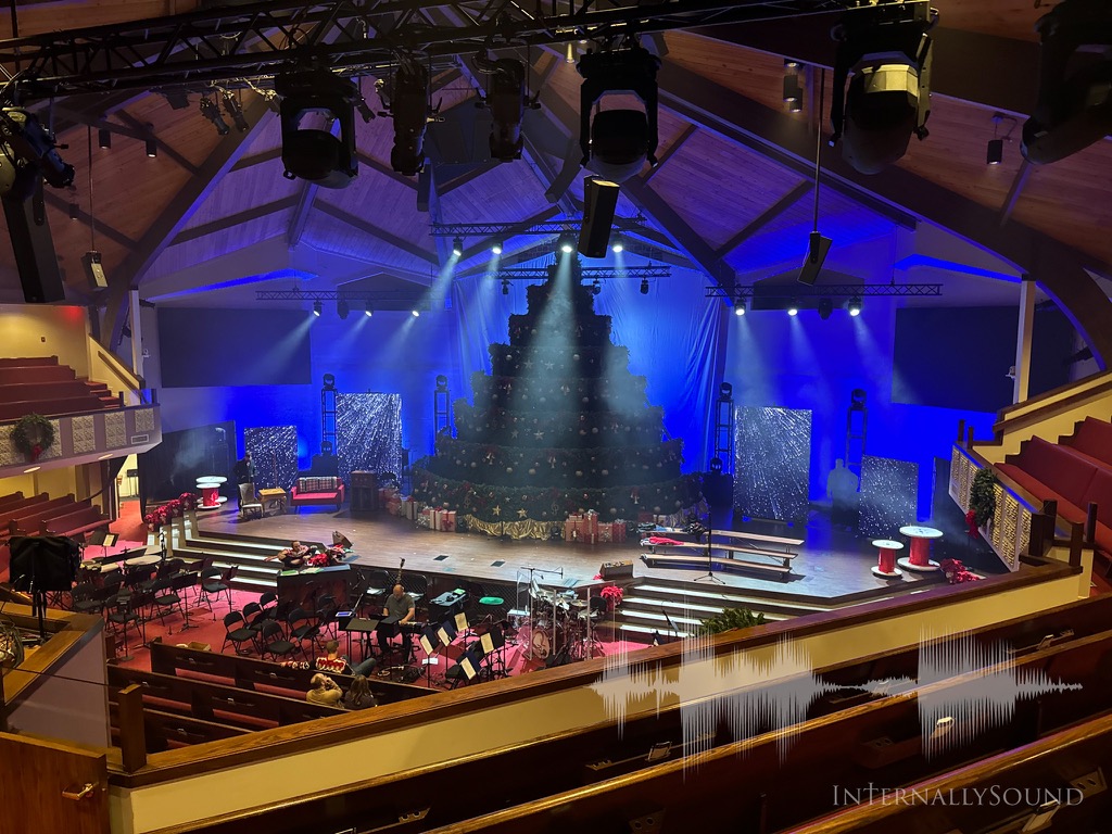 e_2023_12_07_Abeline_Signing_Christmas_Tree_Augusta_GA_01
